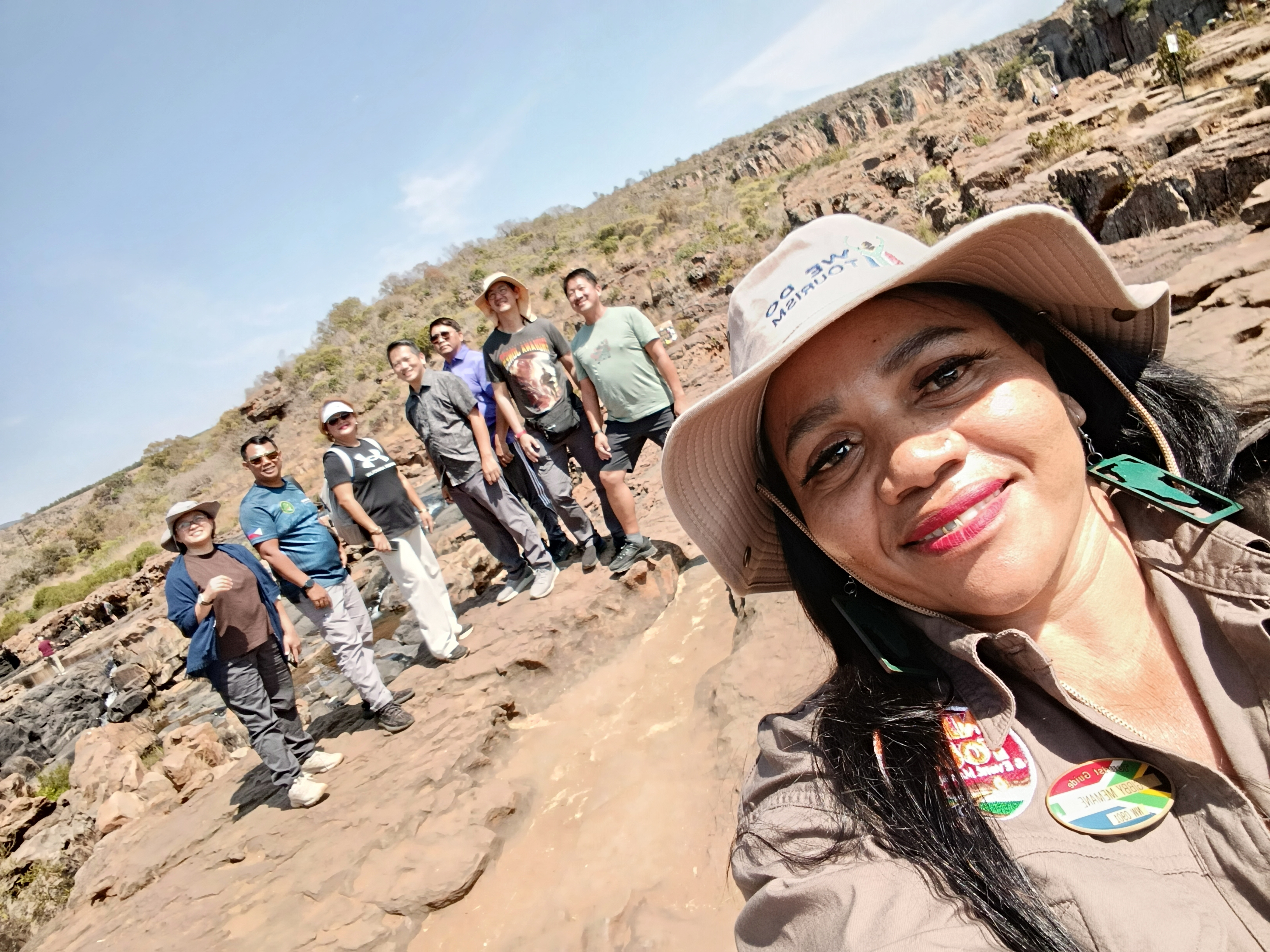 Injula guide Gibby with guests on the rocks above the Blyde River